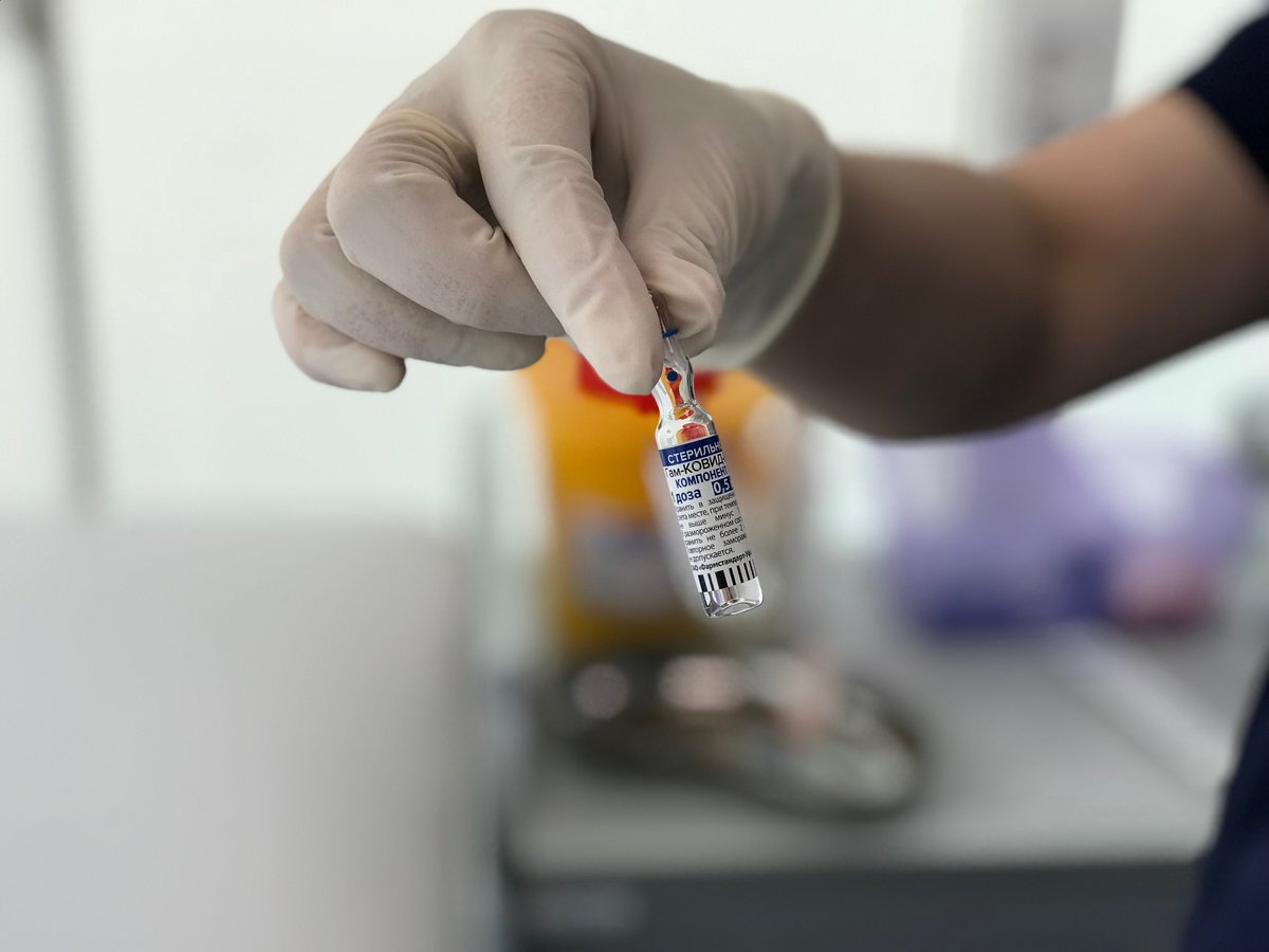 В прививочных пунктах ГКОБ №1 продолжается плановая вакцинация против COVID-19 онкологических пациентов