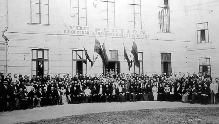 История одного экспоната (групповая фотография делегатов дерматовенерологической секции XII Международного медицинского конгресса в Москве в 1897 году)