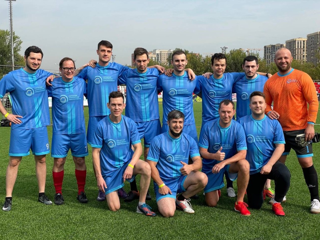 Спортивная команда Первой онкологической больницы Москвы приняла участие в турнире по мини-футболу